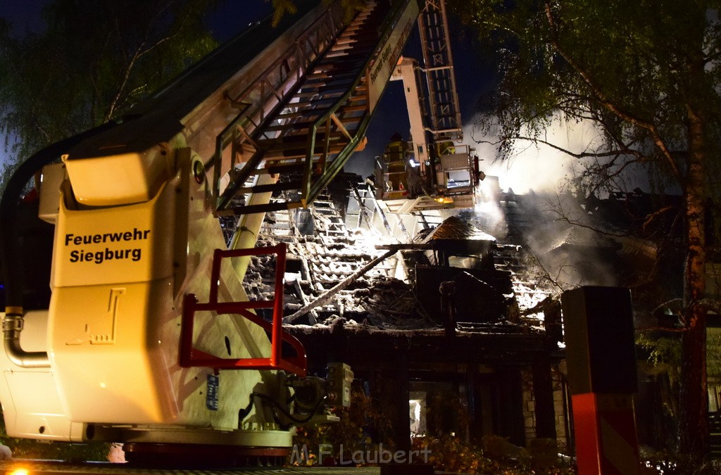 Grossfeuer Einfamilienhaus Siegburg Muehlengrabenstr P0598.JPG - Miklos Laubert